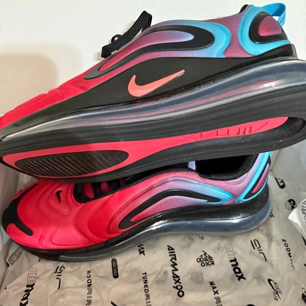 Nike Air Max 720 Pink and Black Sneakers